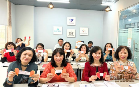 Nên chọn khóa học tiếng Anh online cho người lớn tuổi nào? Gợi ý các trung tâm uy tín.