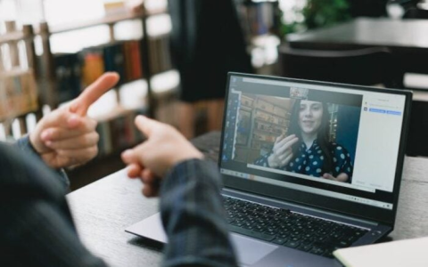 Học online tiếng Anh giao tiếp ở đâu tốt? So sánh các khóa học.