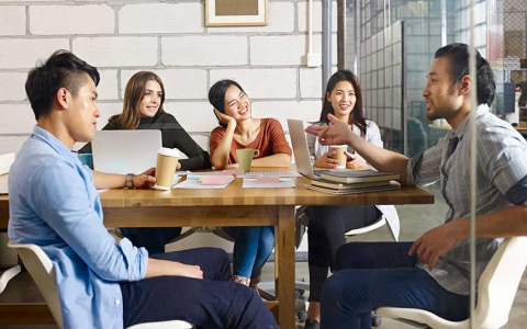 Lớp học tiếng anh giao tiếp cho người đi làm có thực sự hiệu quả? (Xem ngay đánh giá thực tế)