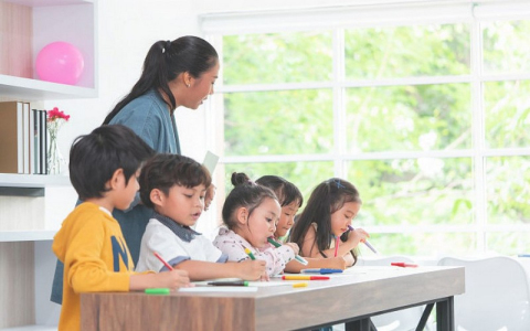 Kinh nghiệm dạy học tiếng anh lớp 1 cho bé? Giúp con yêu thích ngoại ngữ từ nhỏ.