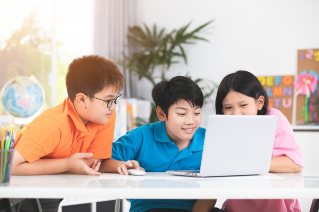 Có nên cho con học tiếng anh online cho học sinh cấp 2? Lời khuyên từ chuyên gia.