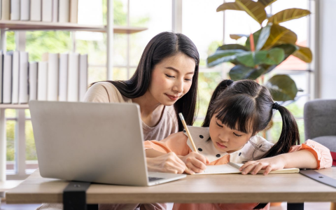 Tiếng Anh lớp 3 bao gồm những kiến thức gì? Cha mẹ cần biết để kèm con học tốt.