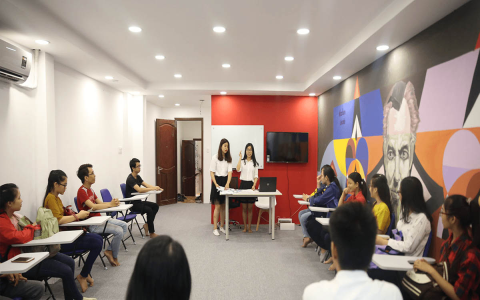 Trung tâm tiếng Anh Hà Nội nào tốt cho người mới? Địa chỉ lý tưởng cho người bắt đầu!