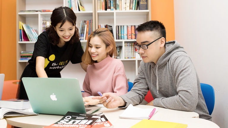 Tìm trung tâm tiếng Anh cho người đi làm cấp tốc tại Hà Nội?