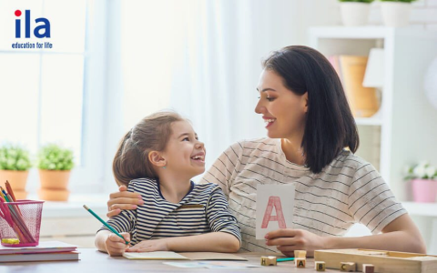 Lớp học tiếng Anh giao tiếp cho người lớn tuổi có hiệu quả không? (Kinh nghiệm thực tế từ học viên)