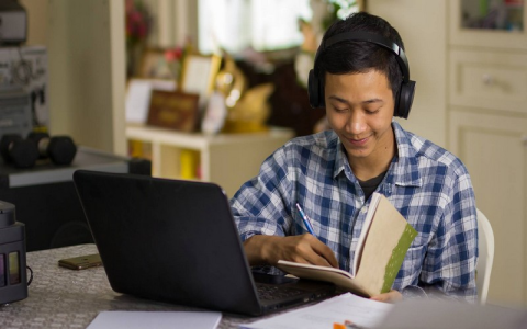 Làm sao để có lộ trình học tiếng anh giao tiếp tại nhà hiệu quả? Chia sẻ kinh nghiệm thực tế.