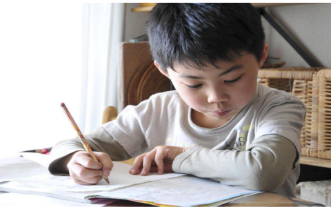 Sách tiếng Anh lớp 5 tự học được không? Mẹo học tại nhà hiệu quả.