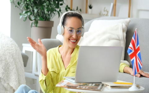 Cách dùng tài liệu tự học tiếng anh tại nhà hiệu quả, giúp bạn tiến bộ nhanh hơn mỗi ngày.
