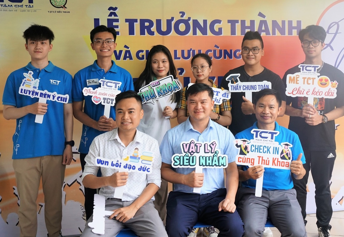 Tiếng anh lớp 12 ôn thi tốt nghiệp sao cho chắc? Kinh nghiệm từ các bạn thủ khoa.