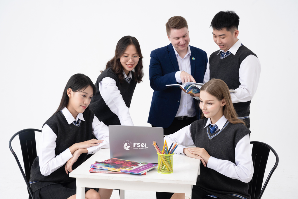 Khóa học ngữ pháp tiếng Anh online có thực sự tốt không (Tìm hiểu ngay 3 lợi ích lớn)