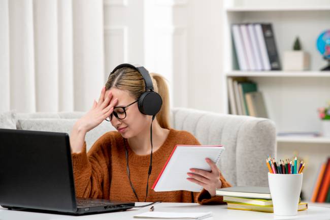Luyện nghe tiếng Anh cho người mới bắt đầu thế nào? Bí quyết đơn giản hiệu quả bất ngờ.