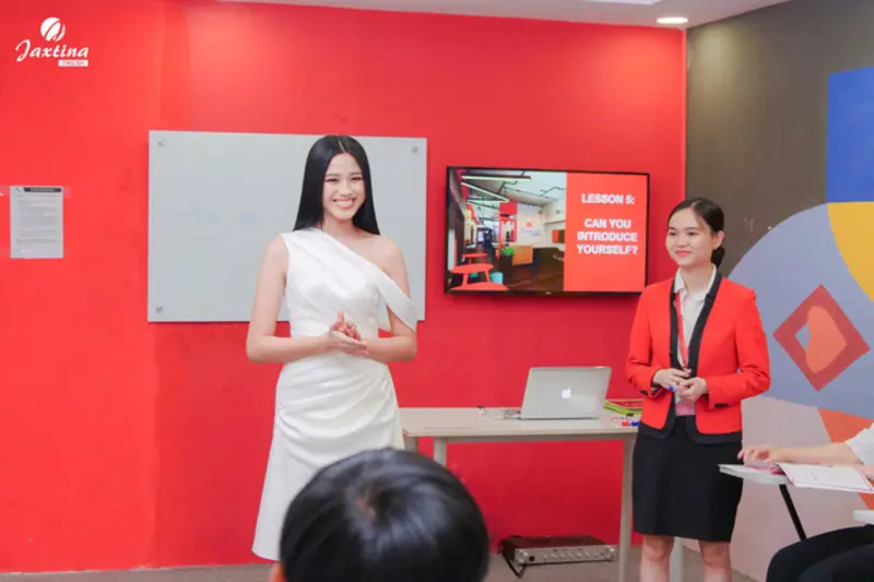 học tiếng anh ở trung tâm có tốt không? lợi ích và hạn chế bạn cần biết
