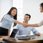 Mẹo luyện tiếng Anh giao tiếp cho người mới bắt đầu tại nhà đơn giản