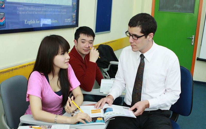 Bí quyết học lớp tiếng anh giao tiếp cùng người nước ngoài không còn ngại nói