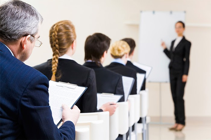 Dạy tiếng Anh cho doanh nghiệp hiệu quả ra sao? Bí quyết tăng kỹ năng nhân viên!