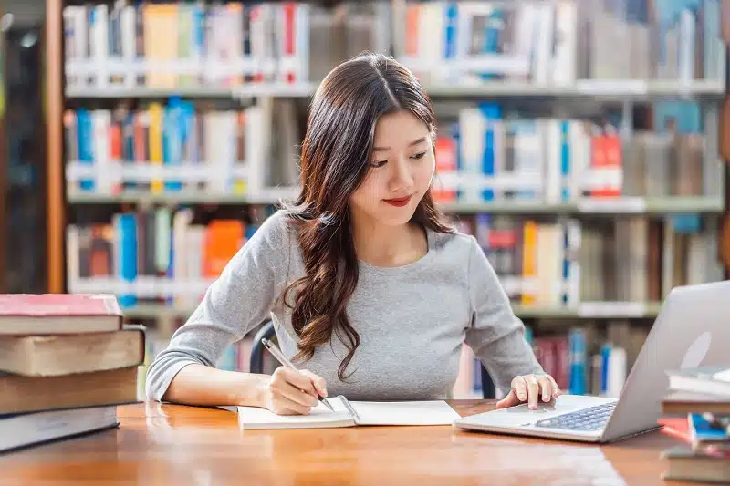 Tự học giao tiếp tiếng anh tại nhà không cần giáo viên? Công cụ miễn phí giúp bạn nói tốt