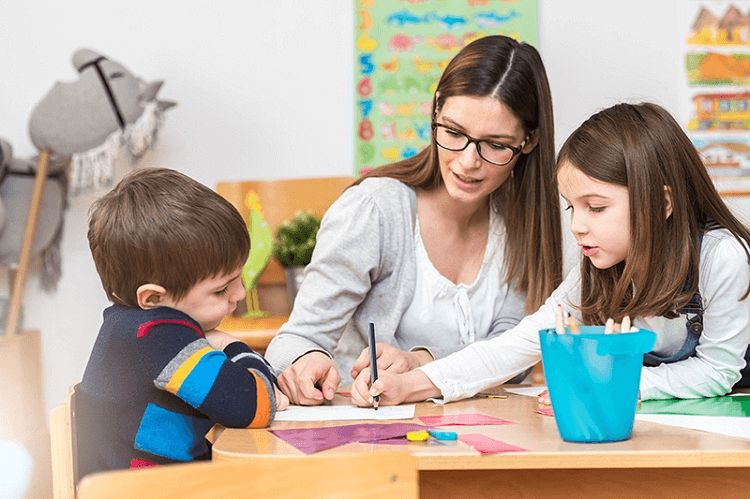 Con học tiếng anh tại các trung tâm cho trẻ em sao hiệu quả? (4 bí quyết cho cha mẹ)