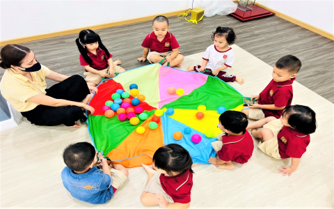 Dạy tiếng Anh giao tiếp cho bé tại nhà thế nào? Hướng dẫn từng bước dễ dàng cho cha mẹ!