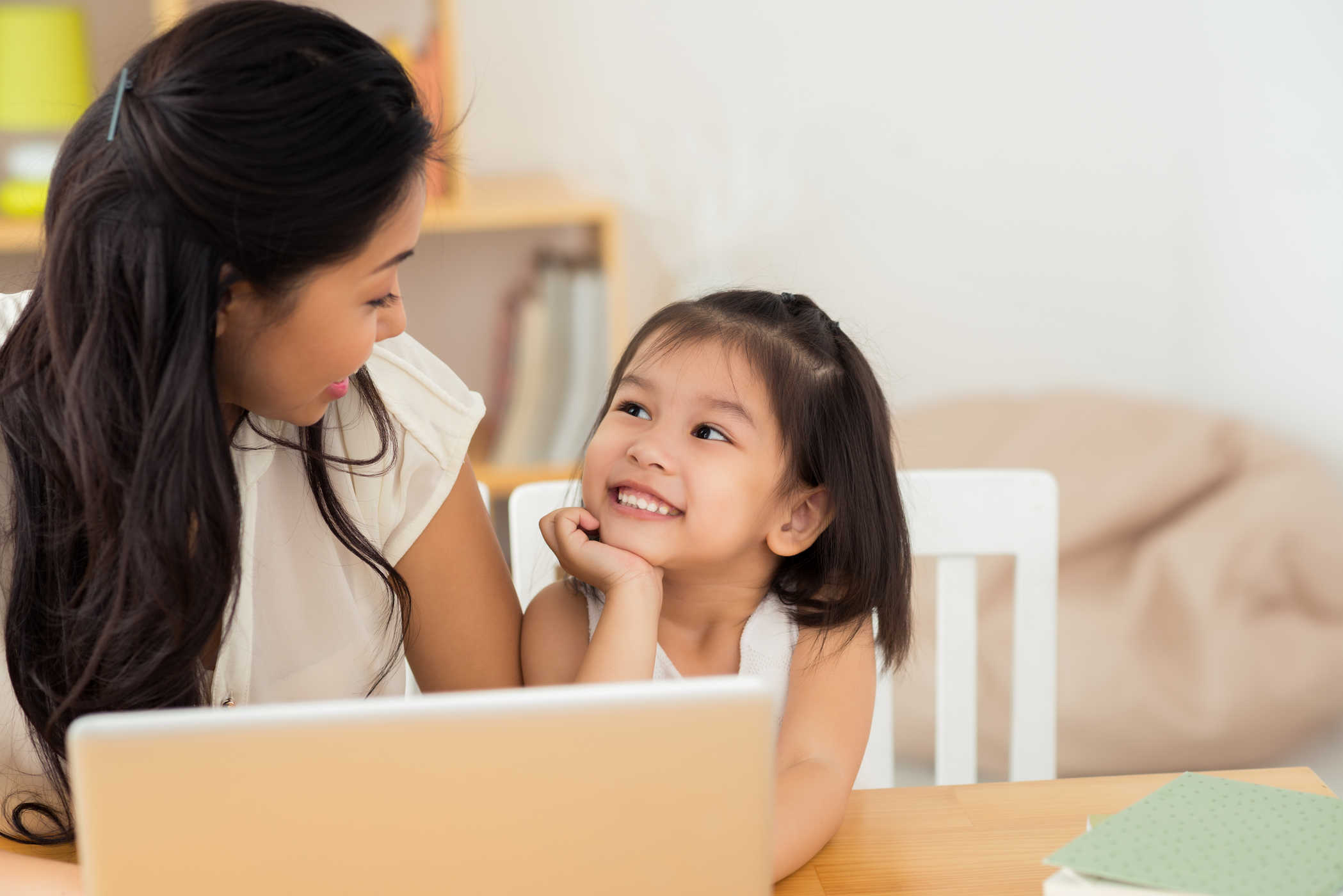 Bé học tiếng anh giao tiếp online nhanh tiến bộ? Phương pháp tốt cha mẹ nên thử ngay