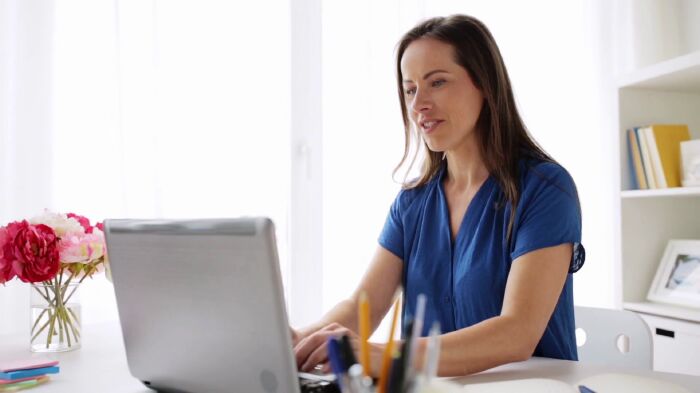 Mẹo chọn lớp học tiếng Anh online cho người đi làm bận rộn (Học mọi lúc mọi nơi tiện lợi)