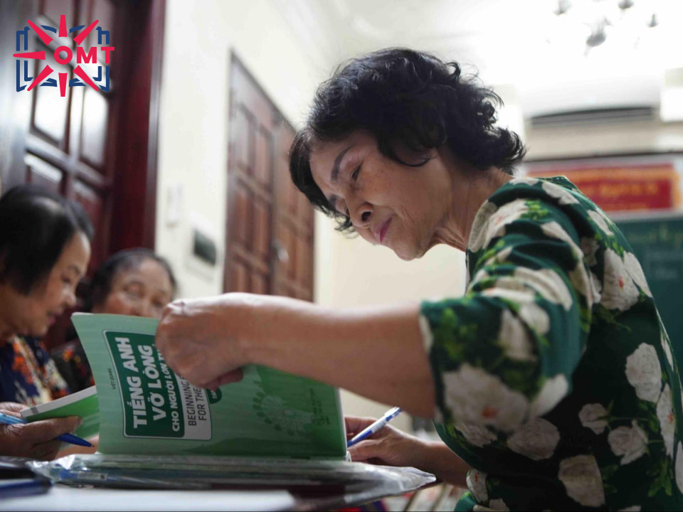 Người lớn tuổi học anh văn thành công: Nghe chia sẻ kinh nghiệm thực tế!