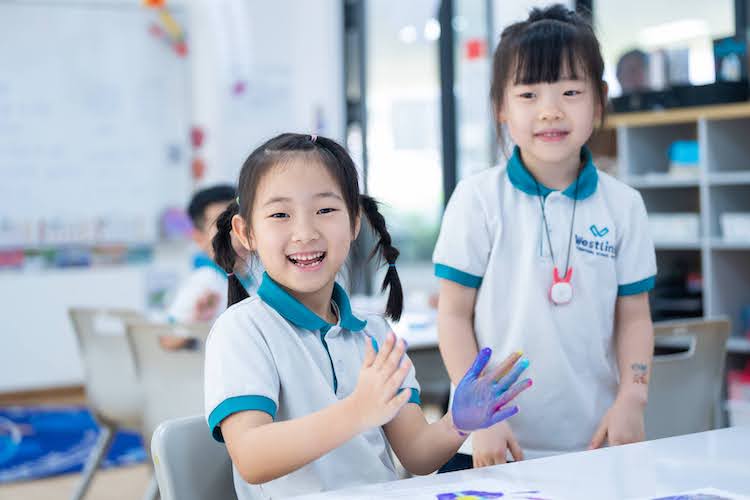 Trẻ 6 tuổi học khóa tiếng anh được không tại sao nên bắt đầu sớm!