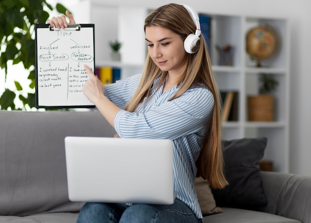 Người đi làm học tiếng Anh thế nào hiệu quả? (Kết hợp online và offline tăng tốc!)