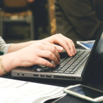 Luyện nghe nói tiếng anh online miễn phí nhanh tiến bộ? 4 mẹo đơn giản ai cũng làm được!